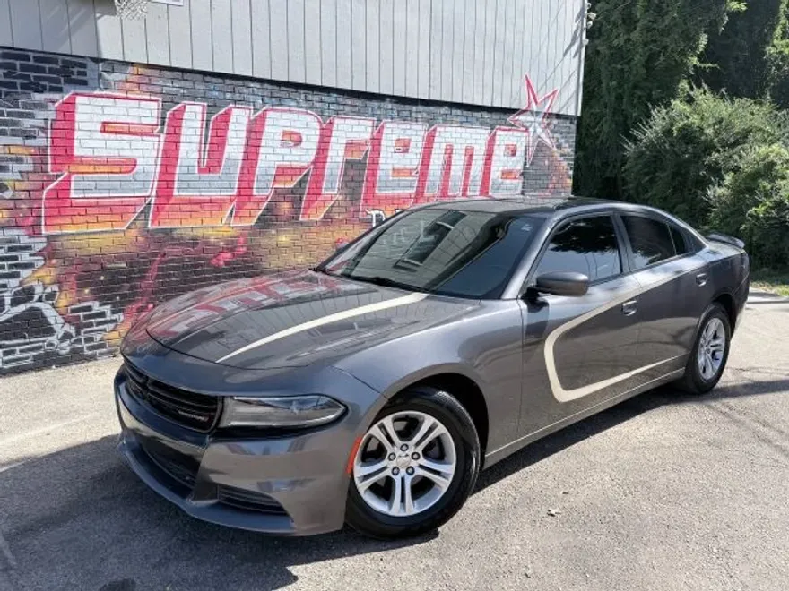 2017 Dodge Charger SE photo 1