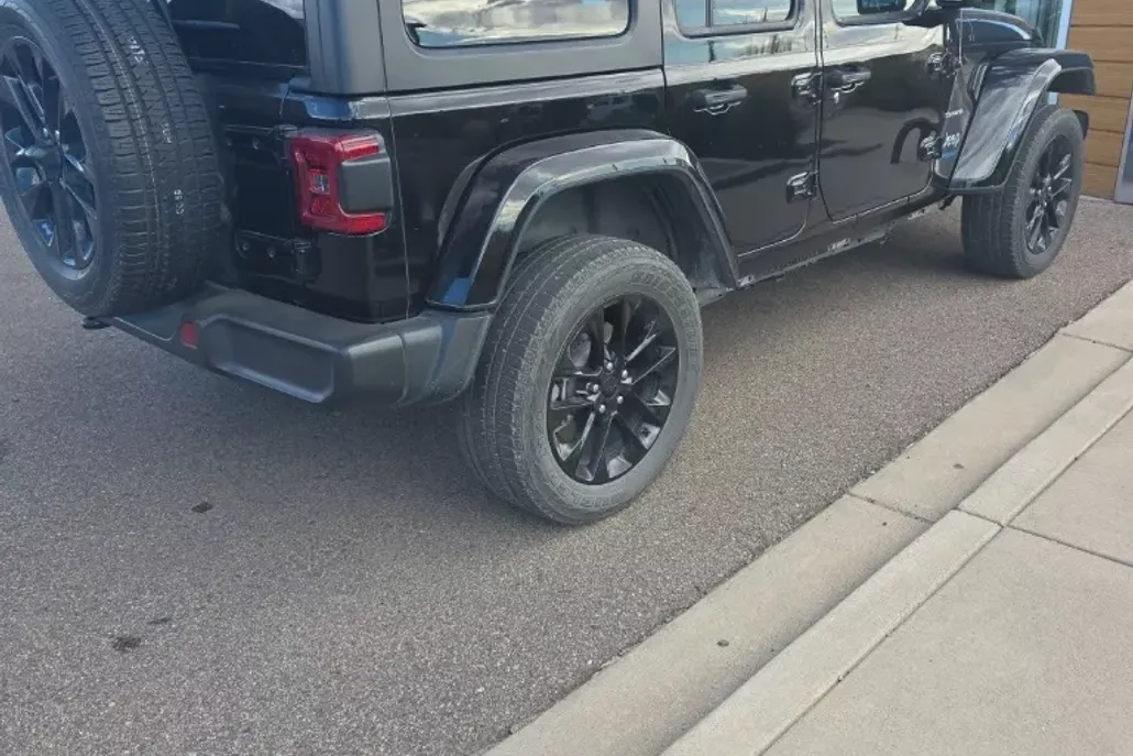 2021 Jeep Wrangler Unlimited Sahara 4xe photo 1