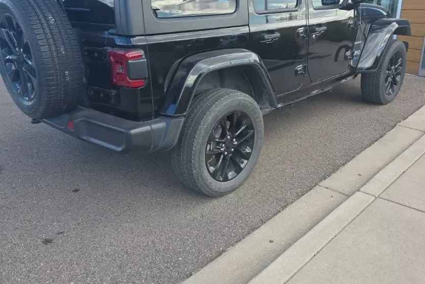 2021 Jeep Wrangler Unlimited Sahara 4xe photo 1
