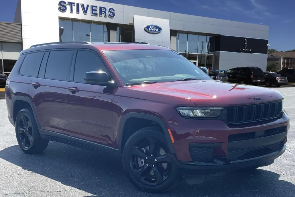 2023 Jeep Grand Cherokee Altitude photo 1