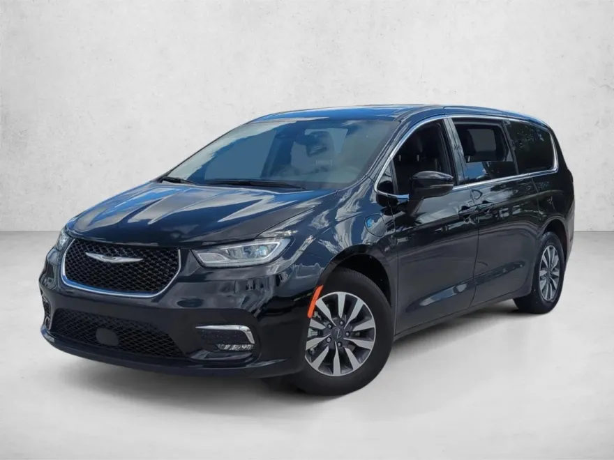 2025 Chrysler Pacifica Hybrid photo 1
