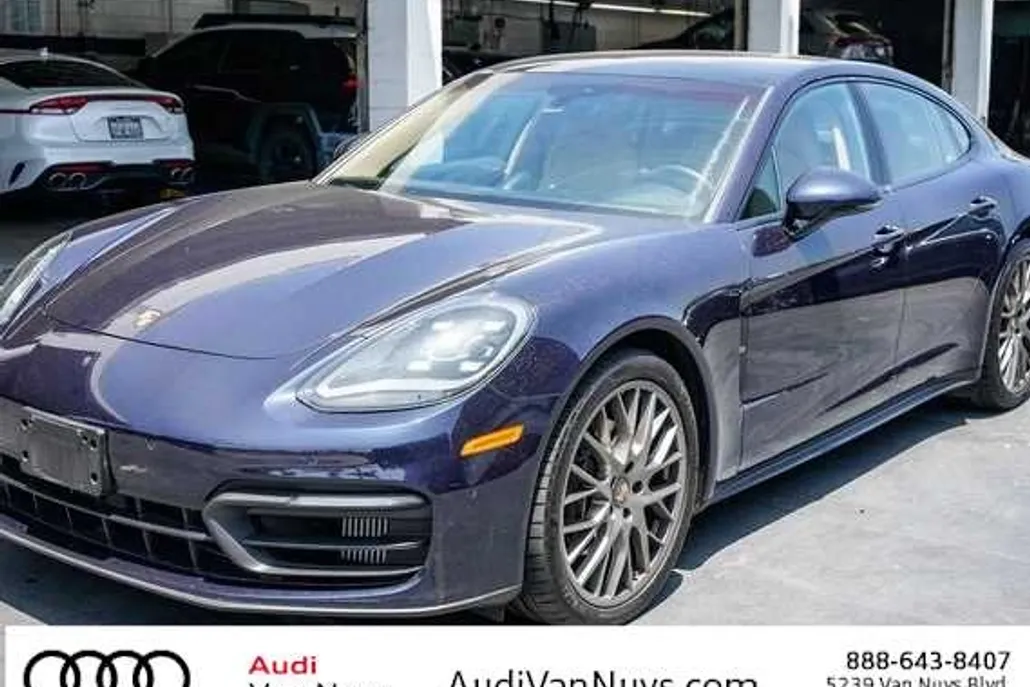 2022 Porsche Panamera 4 photo 1