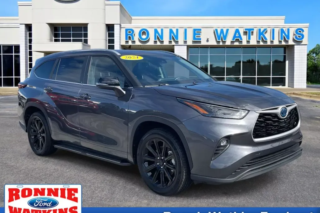 2024 Toyota Highlander photo 1