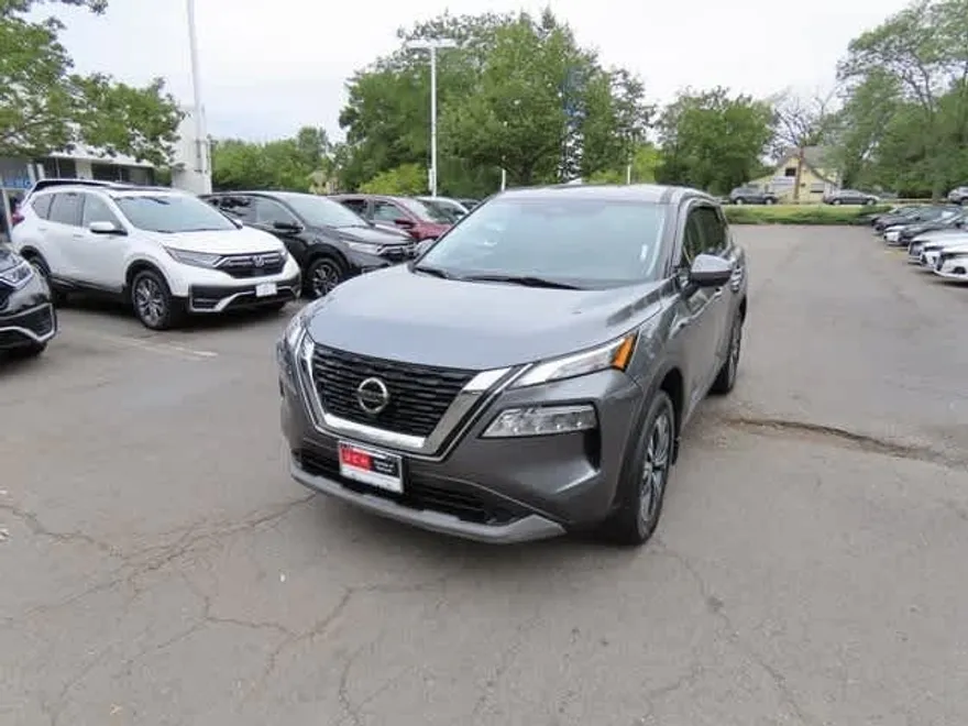 2021 Nissan Rogue SV photo 1