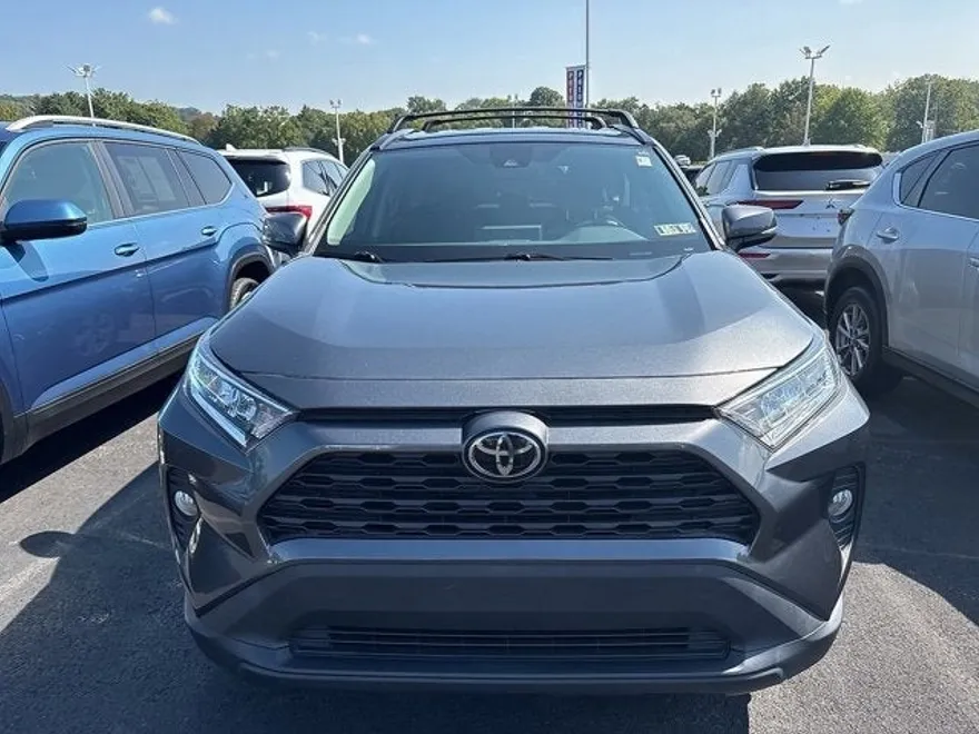 2021 Toyota RAV4 XLE photo 1