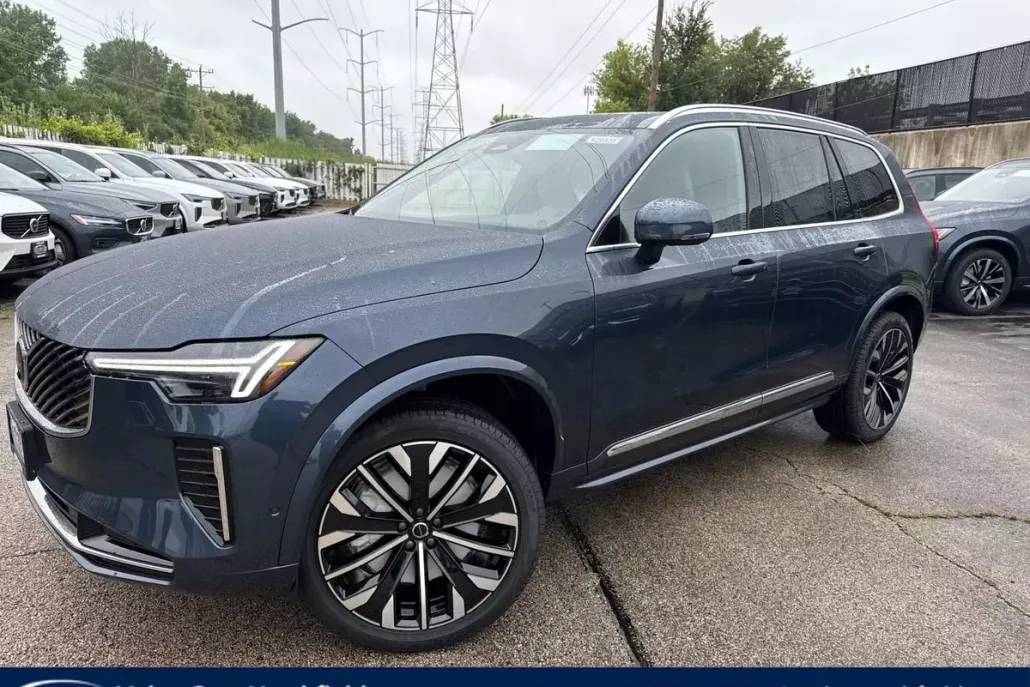 2026 Volvo XC90 Plus photo 1