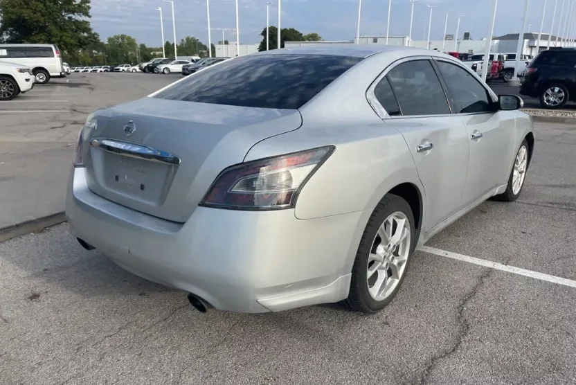 2013 Nissan Maxima SV photo 1