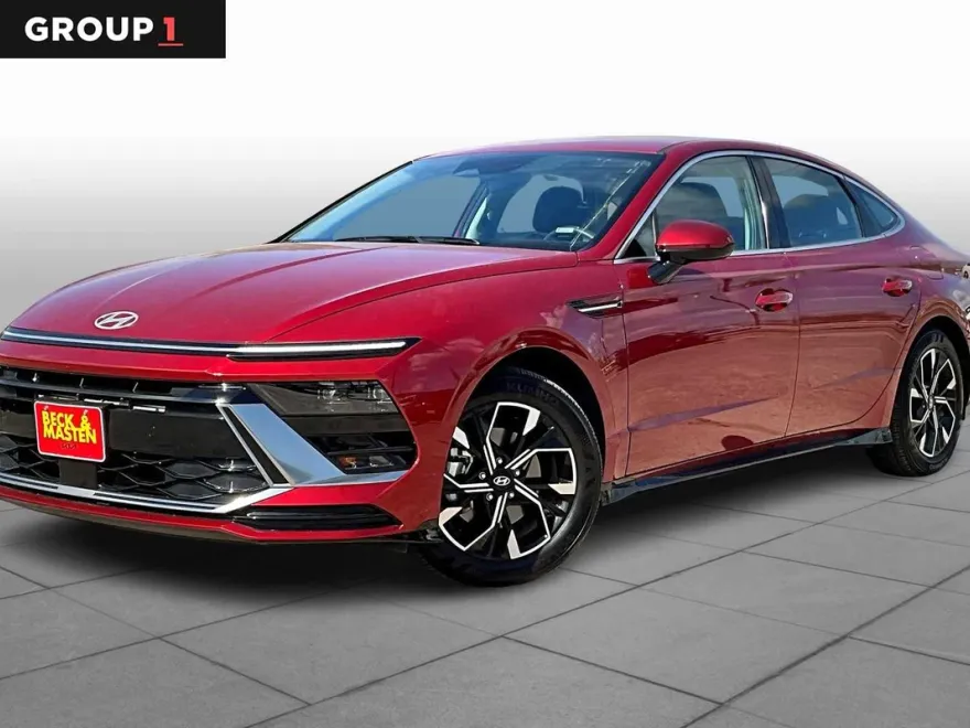2025 Hyundai Sonata SEL photo 1
