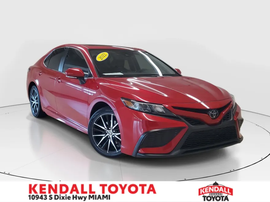 2022 Toyota Camry SE photo 1