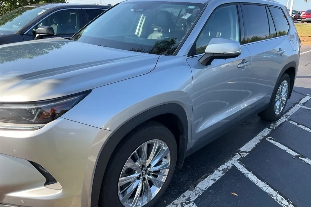 2024 Toyota Grand Highlander Platinum photo 1