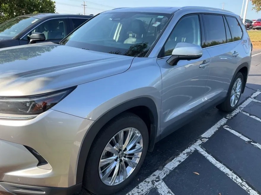 2024 Toyota Grand Highlander Platinum photo 1