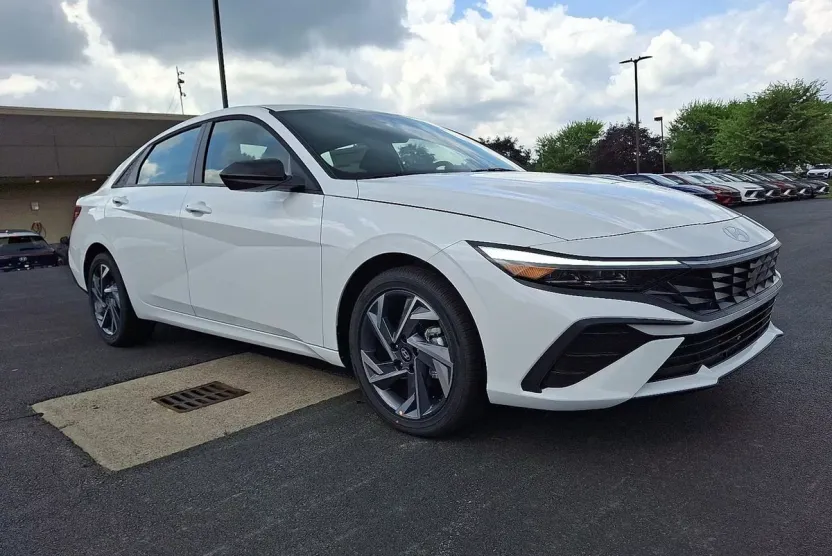 2025 Hyundai Elantra Hybrid SEL Sport photo 1