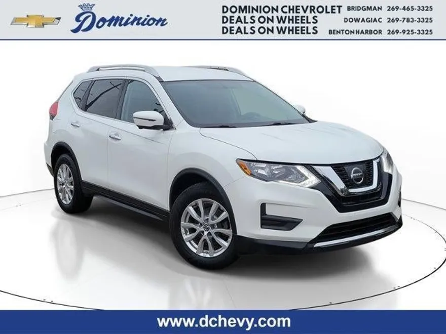 2017 Nissan Rogue SV photo 1
