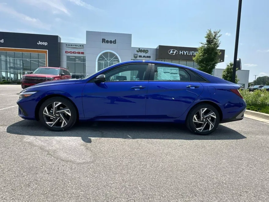 2025 Hyundai Elantra SEL Sport photo 1