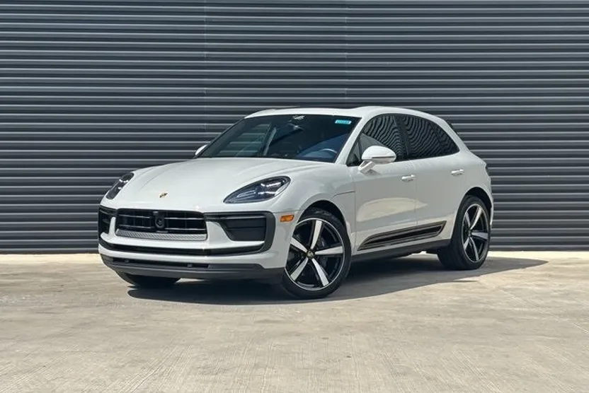 2025 Porsche Macan T photo 1