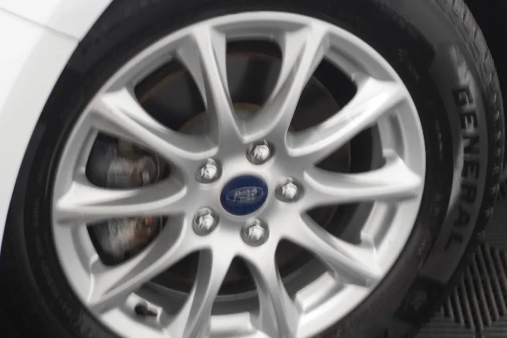 2016 Ford Fusion S photo 1