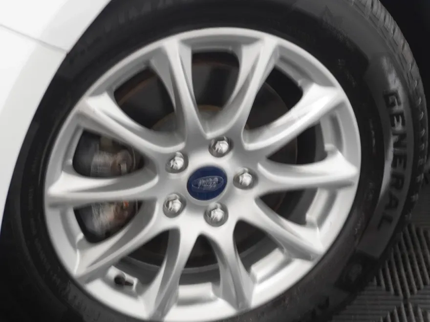 2016 Ford Fusion S photo 1