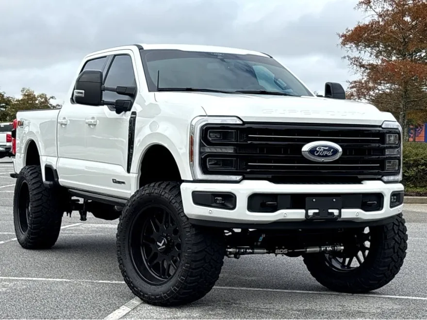 2025 Ford F-250 Platinum photo 1