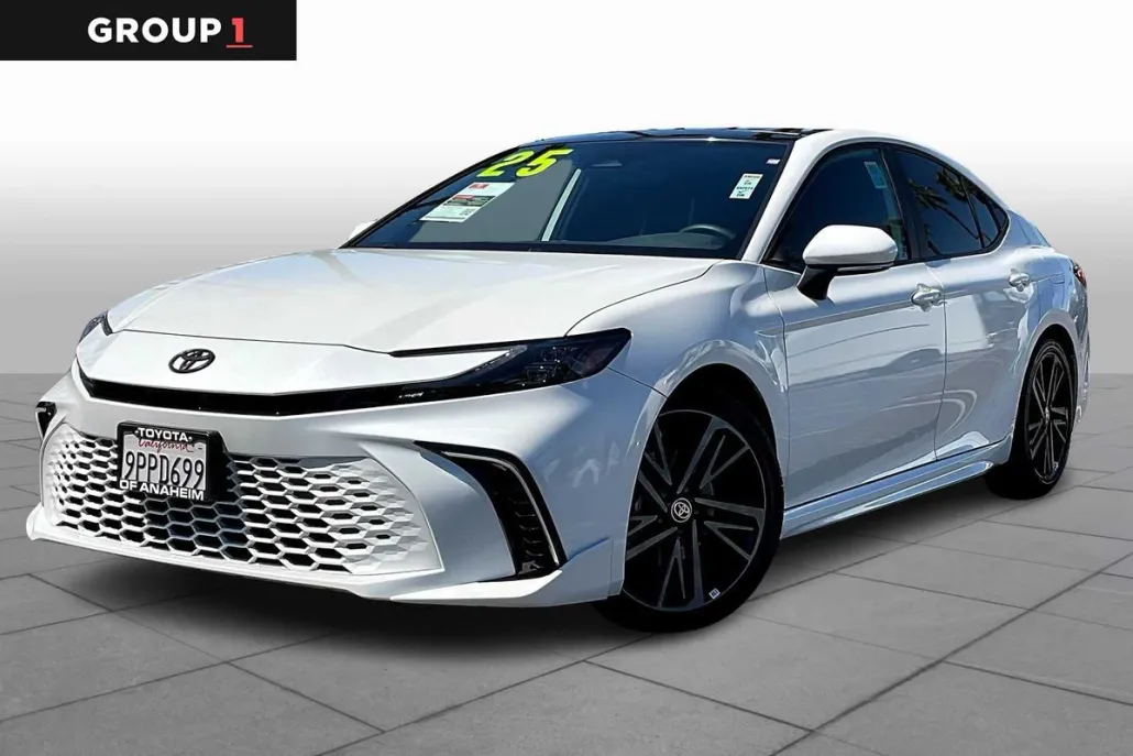 2025 Toyota Camry XSE photo 1