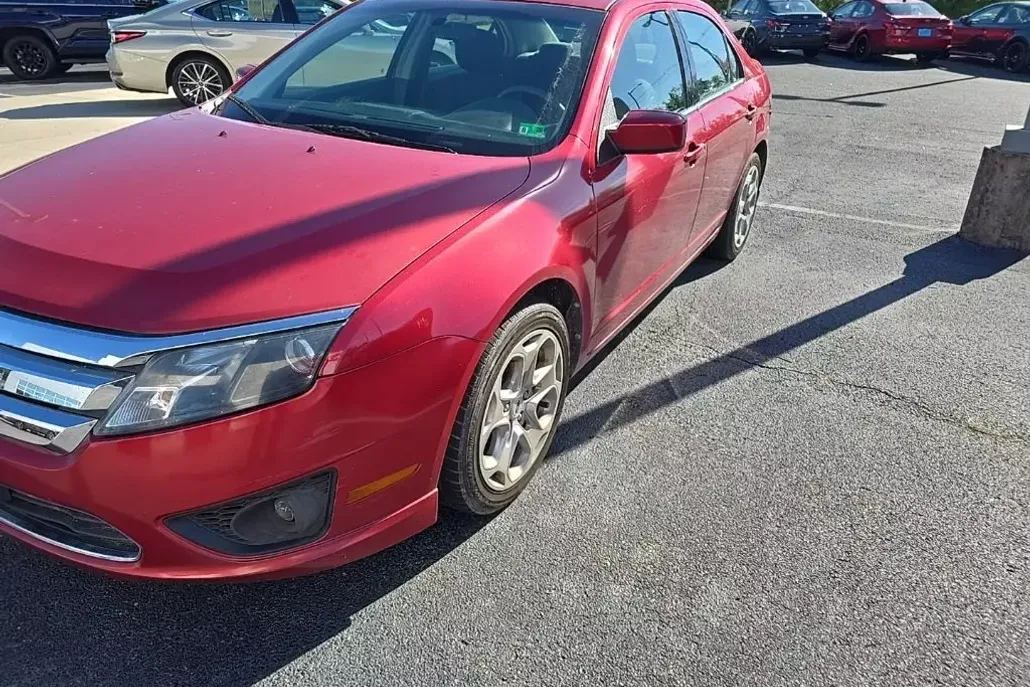 2010 Ford Fusion SE photo 1