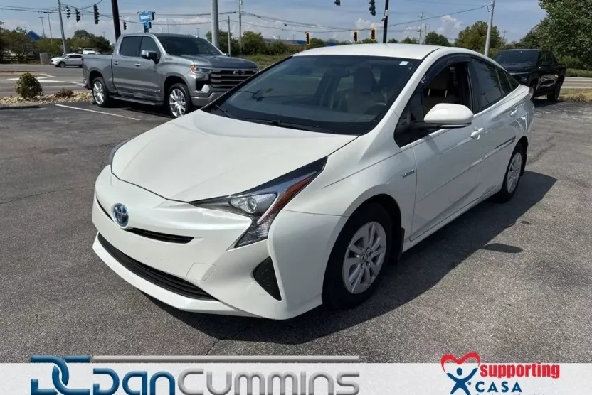2016 Toyota Prius Two photo 1