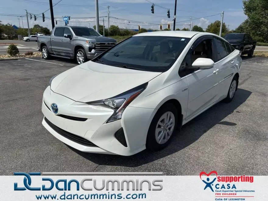 2016 Toyota Prius Two photo 1