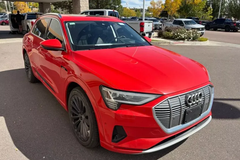 2019 Audi e-tron Premium Plus photo 1