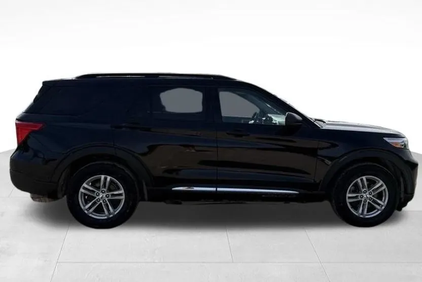 2021 Ford Explorer XLT photo 1