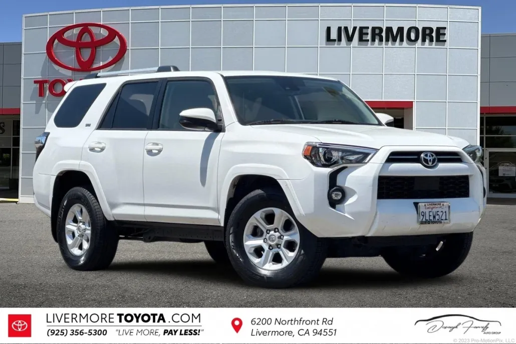 2021 Toyota 4Runner SR5 photo 1