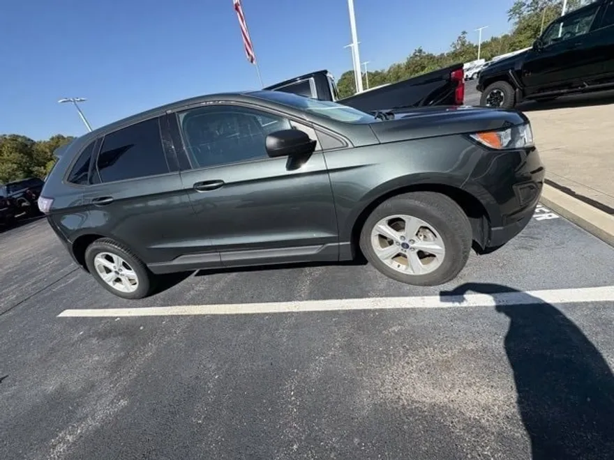 2015 Ford Edge SE photo 1