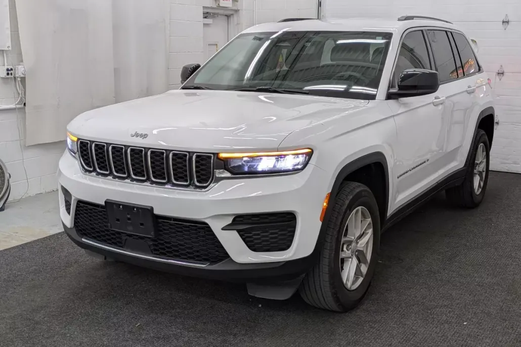 2023 Jeep Grand Cherokee Laredo Altitude photo 1