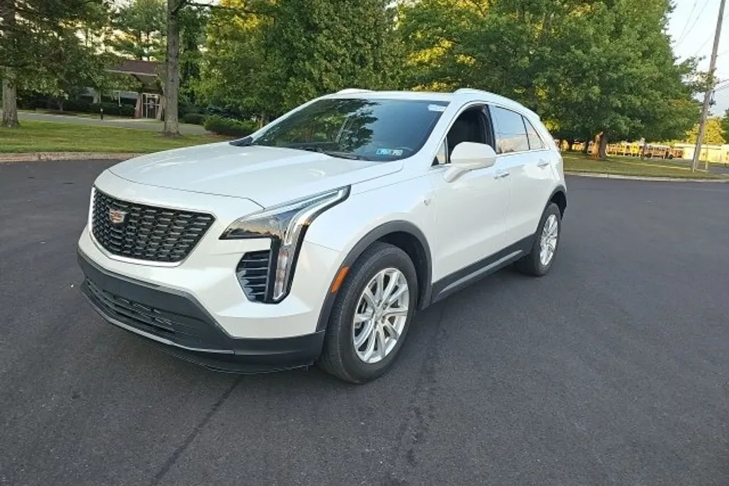 2022 Cadillac XT4 Luxury photo 1