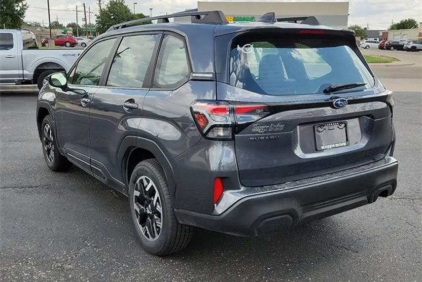 2025 Subaru Forester Base photo 1