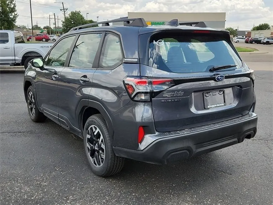 2025 Subaru Forester Base photo 1