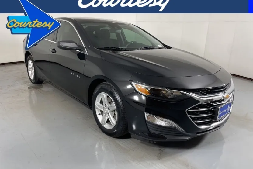 2023 Chevrolet Malibu LS photo 1