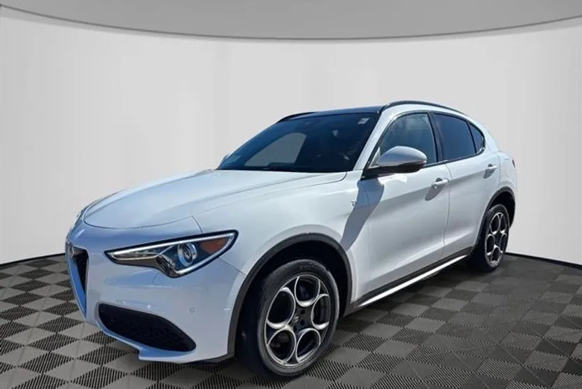 2022 Alfa Romeo Stelvio Ti photo 1