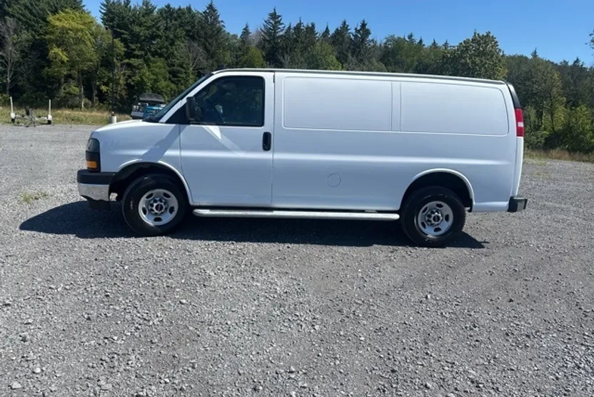 2023 Gmc Savana 2500 Cargo photo 1