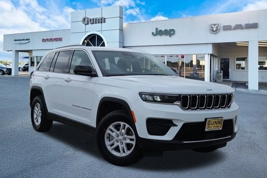 2024 Jeep Grand Cherokee Laredo A photo 1