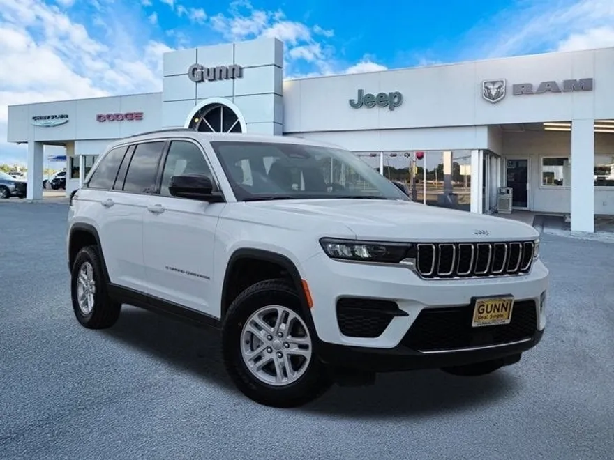 2024 Jeep Grand Cherokee Laredo A photo 1