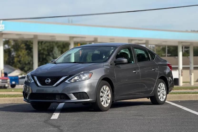 2019 Nissan Sentra photo 1