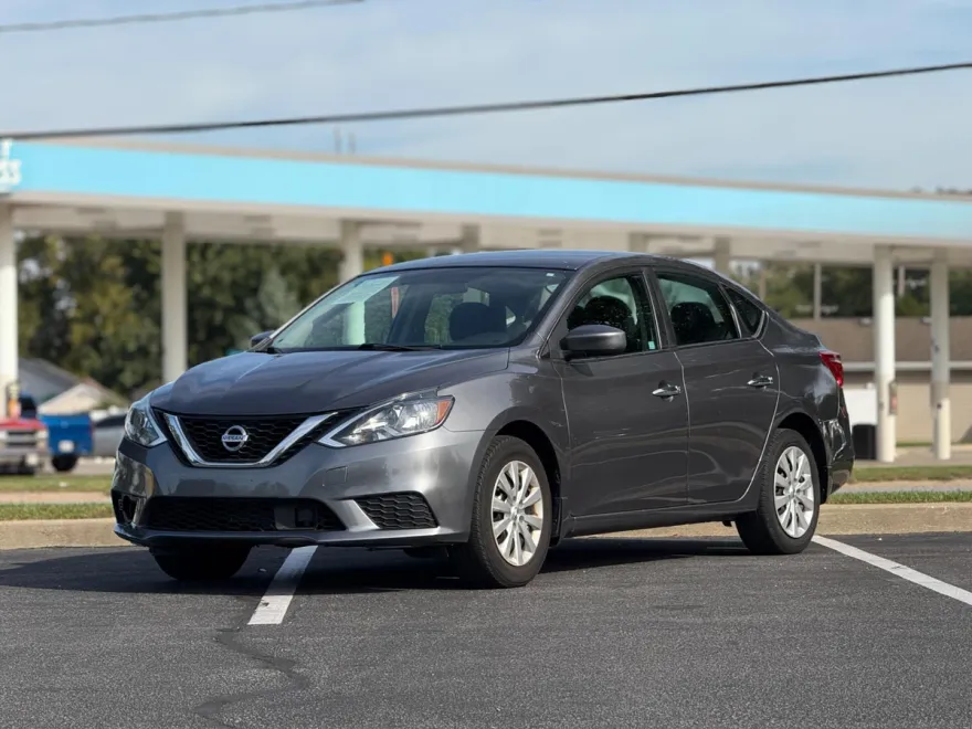 2019 Nissan Sentra photo 1
