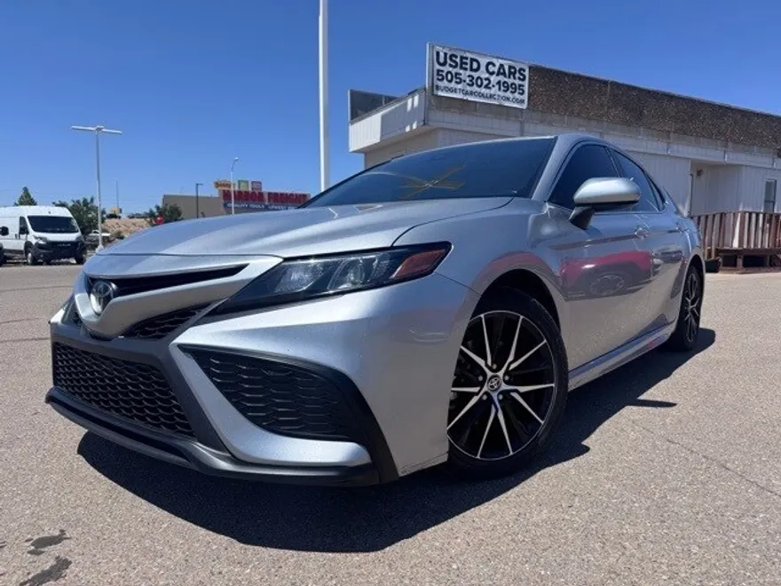 2021 Toyota Camry SE photo 1