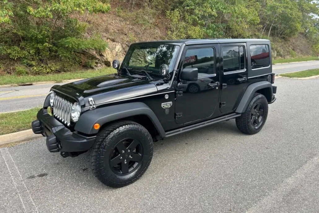 2012 Jeep Wrangler Unlimited Call of Duty: MW3 Edition photo 1