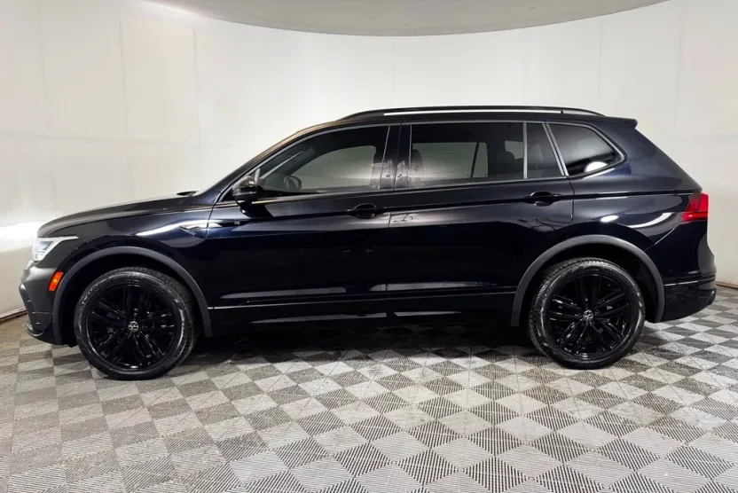 2022 Volkswagen Tiguan SE R-Line Black photo 1