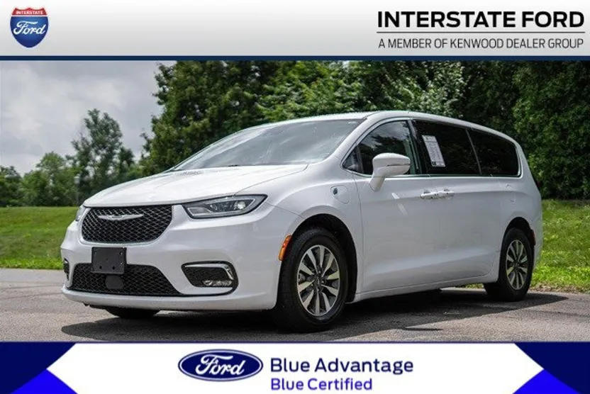 2022 Chrysler Pacifica Hybrid Touring L photo 1