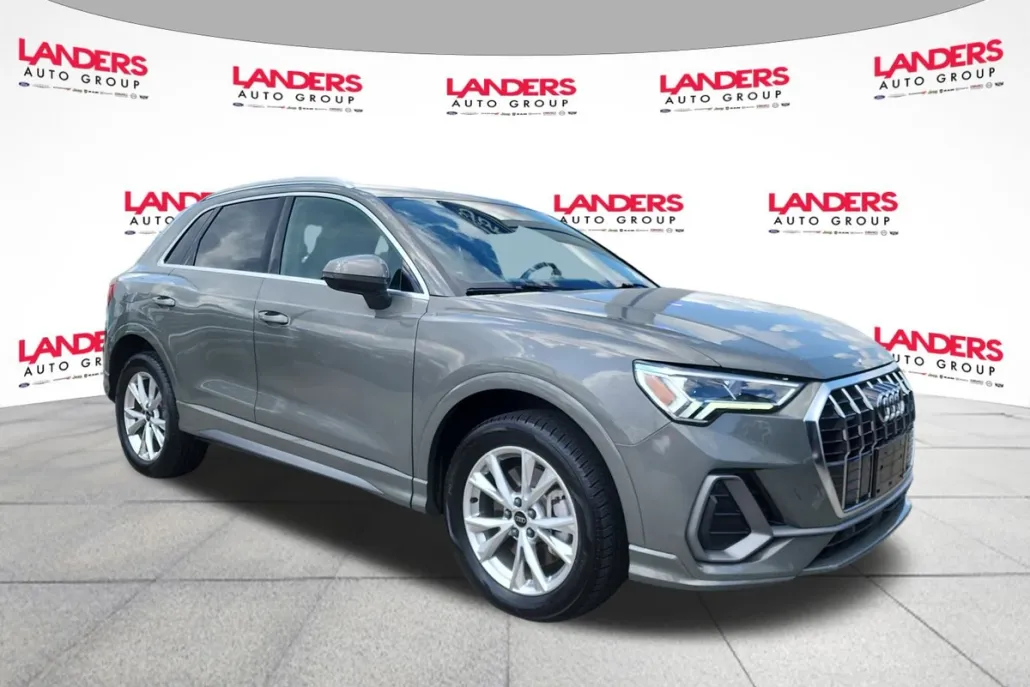 2023 Audi Q3 S line Premium photo 1