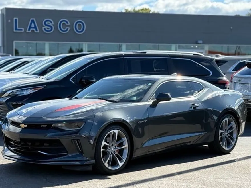 2017 Chevrolet Camaro 2LT photo 1