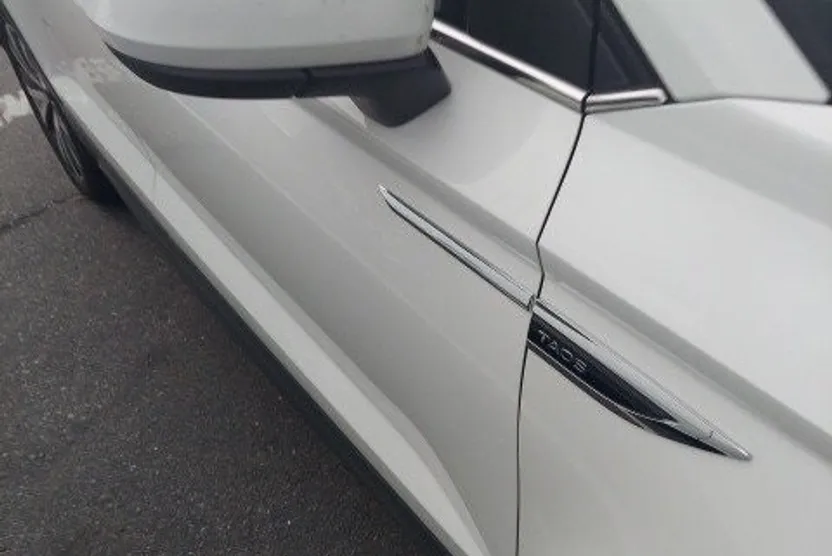 2022 Volkswagen Taos SE photo 1