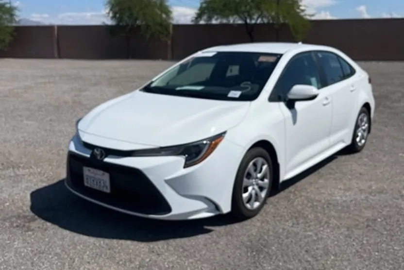 2022 Toyota Corolla LE photo 1