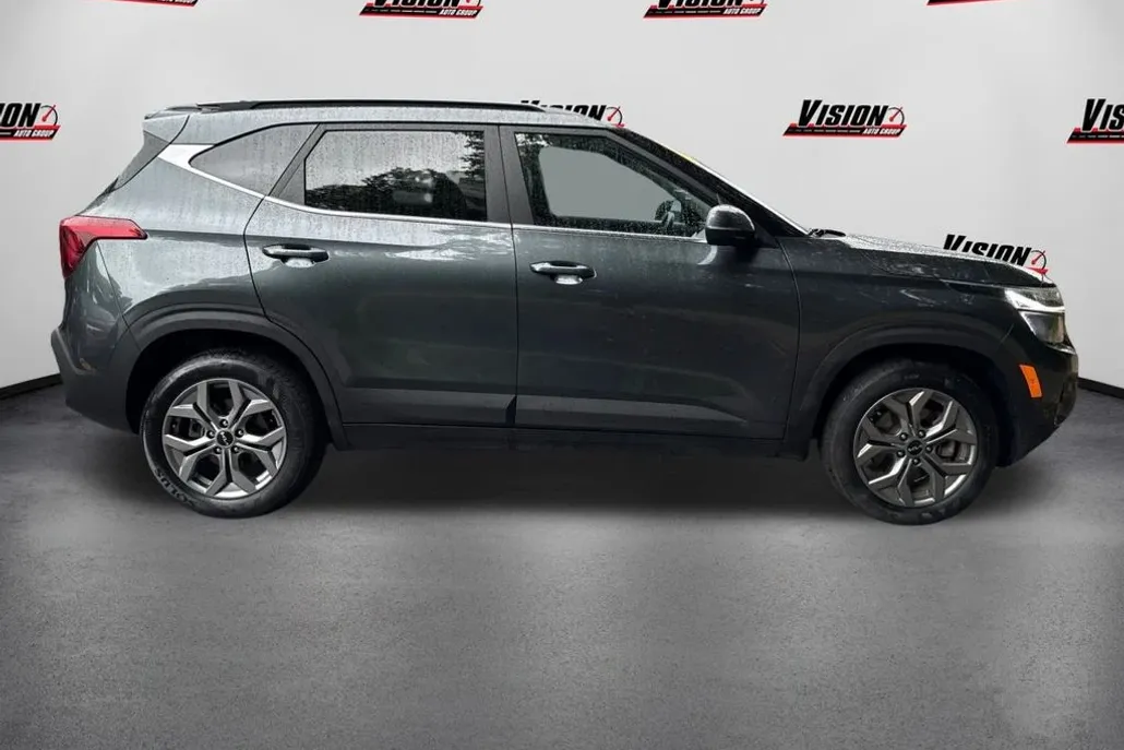 2024 Kia Seltos S photo 1